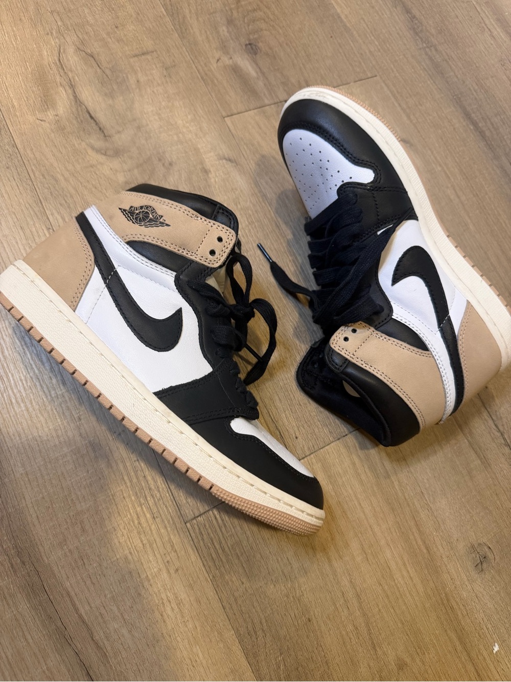 Nike Air Jordan 1 high latte sz 8